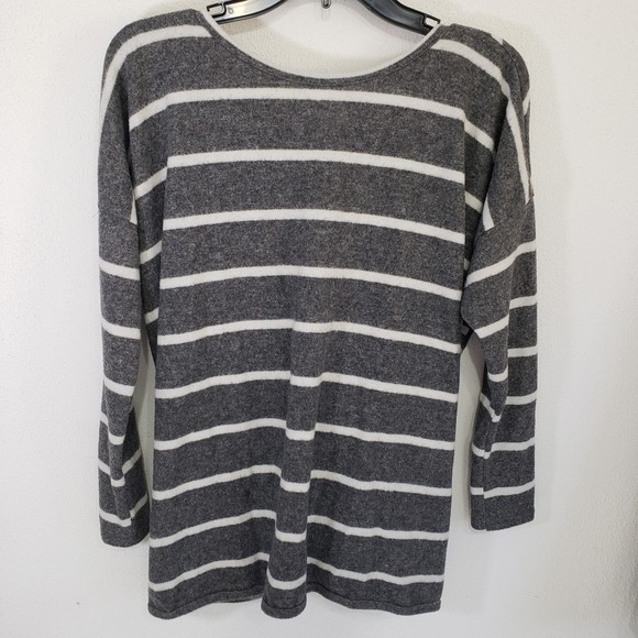 Very Soft Long Sleeve Sweater with Twist Front, Size Small but see measurements - Picture 4 of 8